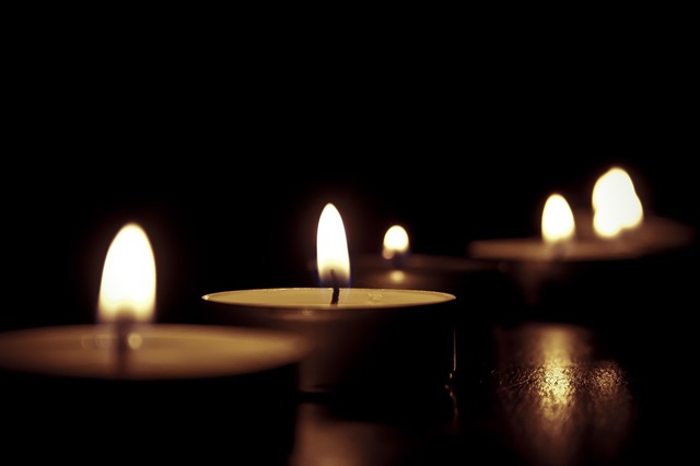 Image of lit tealights.