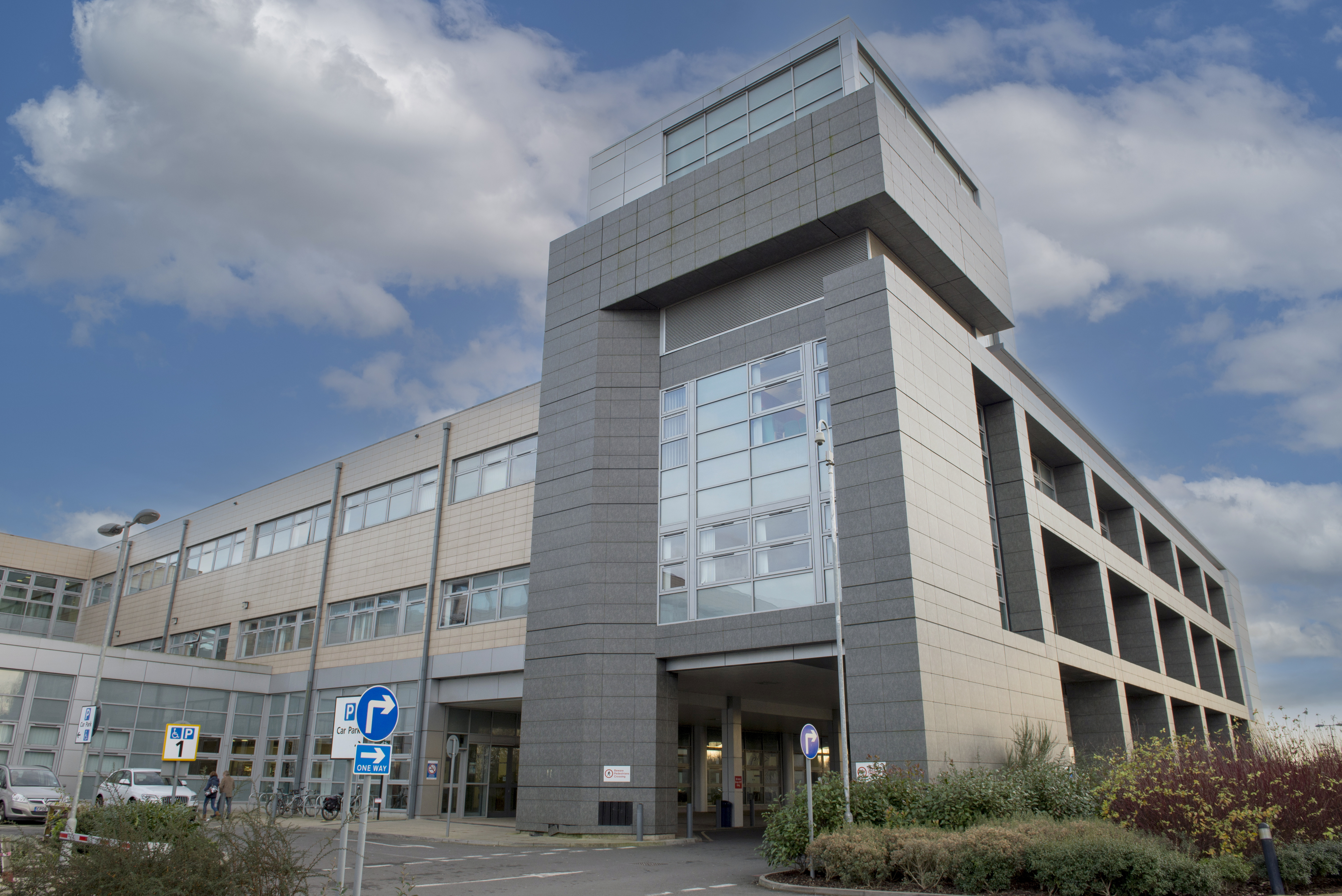 modern building - Oxford Cancer Centre